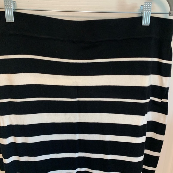 Ellen Tracy Black and White Striped Ribbed Pencil Skirt. New. Size XL - Picture 9 of 11